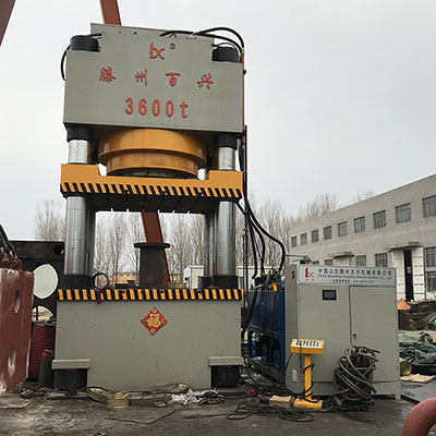 配重块压制成型液压机安装与试车