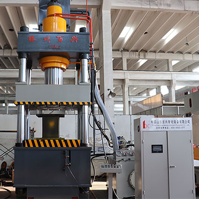 500吨伺服液压机发往福建