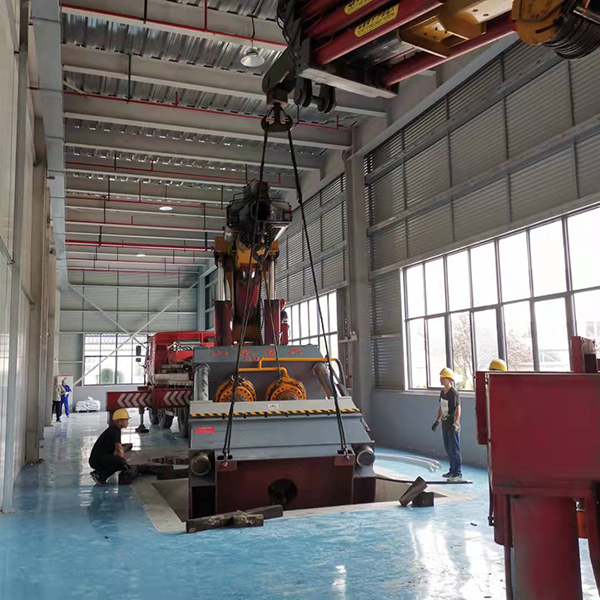 液压机安放到地基里