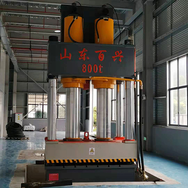 液压机安放完毕